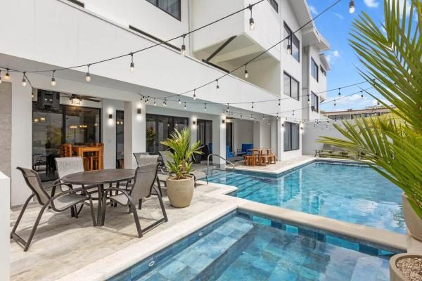 Swimming pool and outdoor dining patio at Villa Roberto