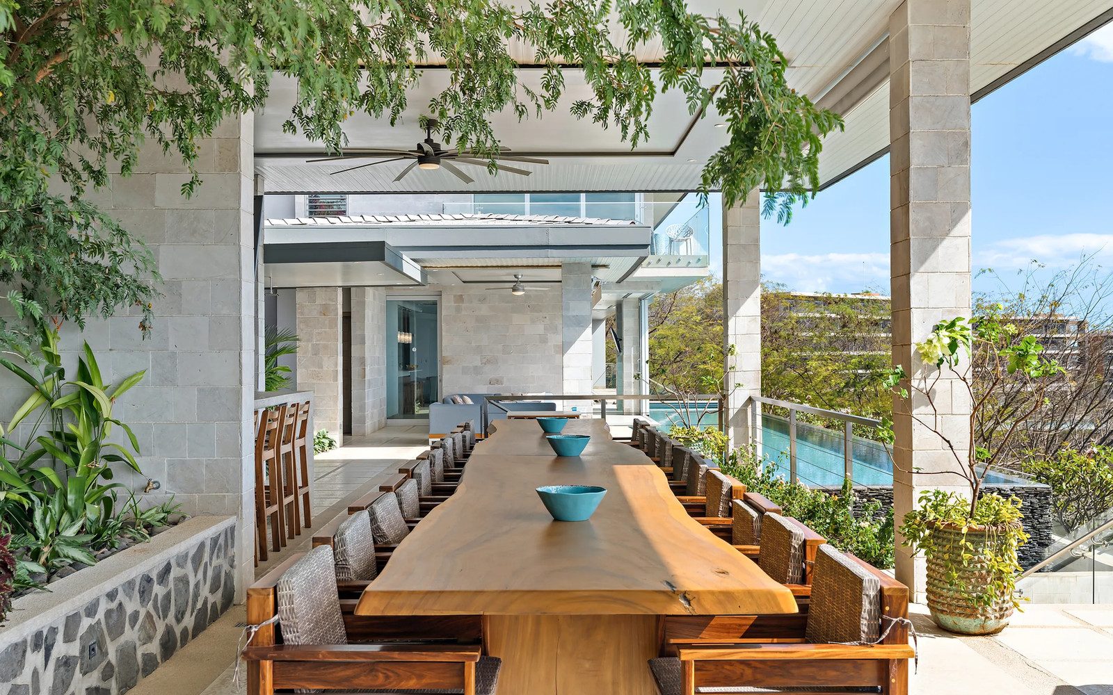Open-air dining table for the full group at Villa Serenidad
